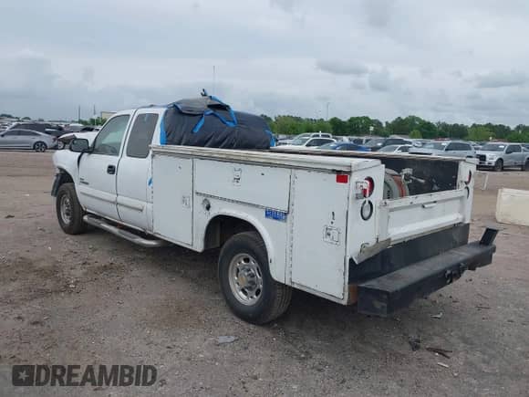 2003 Chevrolet Silverado 2500HD LS with VIN 1GCHC29113E249478, listed as a IAAI auction lot 42145187 with 580,776 mi miles and . Bid and sale history available at DreamBid. Image 3.