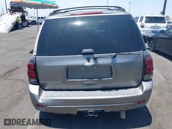 2006 Chevrolet TrailBlazer LT with VIN 1GNDS13S362164801, listed as a IAAI auction lot 42484465 with 193,445 mi miles and . Bid and sale history available at DreamBid. Image 14.