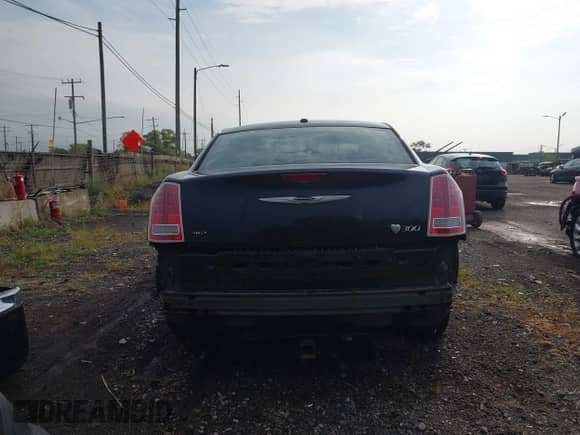 2012 Chrysler 300 Limited z VIN 2C3CCAHG3CH313723, wystawiony jako IAAI lot #43268983 z przebiegiem 207 934 mil mil oraz . Historia ofert i sprzedaży dostępna na DreamBid. Obrazek 17.
