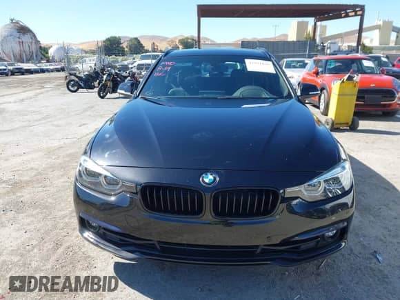2018 BMW 3 Series 330i xDrive with VIN WBA8K3C5XJA023820, listed as a IAAI auction lot 42991835 with 36,197 mi miles and . Bid and sale history available at DreamBid. Image 12.