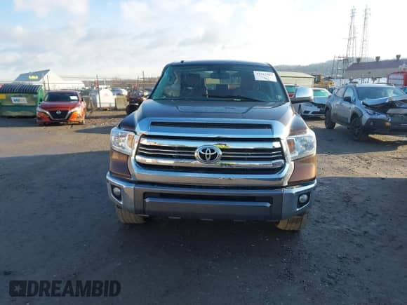 2017 Toyota Tundra Platinum с VIN 5TFAY5F17HX637514, выставлен на аукционе IAAI как лот 41519362 с пробегом 152 935 миль миль и . История ставок и продаж доступна на DreamBid. Изображение 12.
