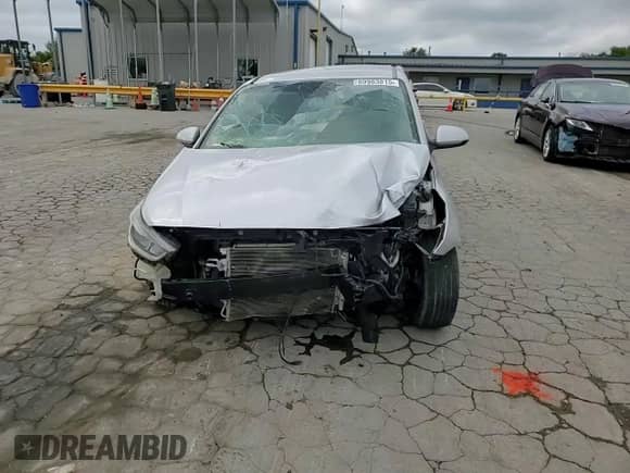 2018 Hyundai Accent SE z VIN 3KPC24A39JE011921, wystawiony jako Copart lot #69983815 z przebiegiem 146 568 mil mil oraz Nie do naprawy • Non repairable. Historia ofert i sprzedaży dostępna na DreamBid. Obrazek 13.