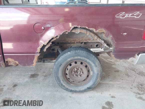 2004 Ford F-150 STX с VIN 1FTRX14W44NA86770, выставлен на аукционе IAAI как лот 43035631 с пробегом 180 112 миль миль и . История ставок и продаж доступна на DreamBid. Изображение 6.