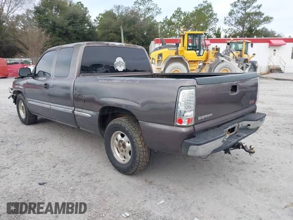 2000 GMC Sierra 1500 SLE with VIN 1GTEC19T8YZ178066, listed as a IAAI auction lot 41430666 with 152,459 mi miles and . Bid and sale history available at DreamBid. Image 3.