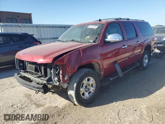 2014 Chevrolet Suburban LT с VIN 1GNSKJE70ER174773, выставлен на аукционе Copart как лот 84274285 с пробегом 203 355 миль миль и Списание • Salvage title. История ставок и продаж доступна на DreamBid. Изображение 1.