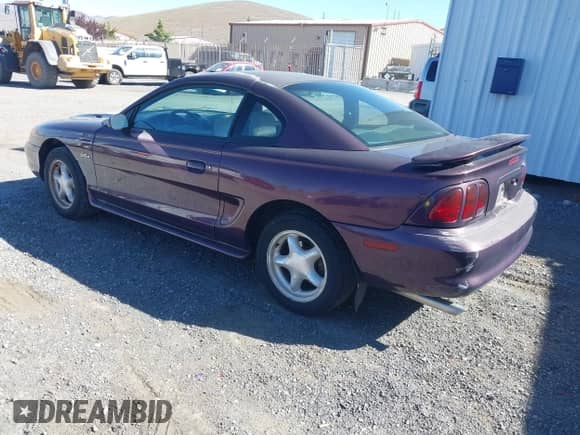 1996 Ford Mustang GT z VIN 1FALP42X2TF130573, wystawiony jako IAAI lot #43490908 z przebiegiem 281 802 mil mil oraz . Historia ofert i sprzedaży dostępna na DreamBid. Obrazek 3.