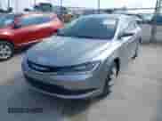 2015 Chrysler 200 LX z VIN 1C3CCCFB2FN702657, wystawiony jako IAAI lot #42913724 z przebiegiem 159 976 mil mil oraz . Historia ofert i sprzedaży dostępna na DreamBid. Obrazek 2.
