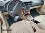 1992 Mercedes-Benz 500 z VIN WDBFA66E2NF039687, wystawiony jako Copart lot #59231955 z przebiegiem 65 224 mil mil oraz Czysty tytuł • Clean title. Historia ofert i sprzedaży dostępna na DreamBid. Obrazek 8.