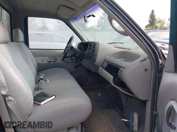 1995 Chevrolet Silverado 2500 z VIN 1GCFC24K6SZ115211, wystawiony jako IAAI lot #43082089 z przebiegiem 96 449 mil mil oraz . Historia ofert i sprzedaży dostępna na DreamBid. Obrazek 5.