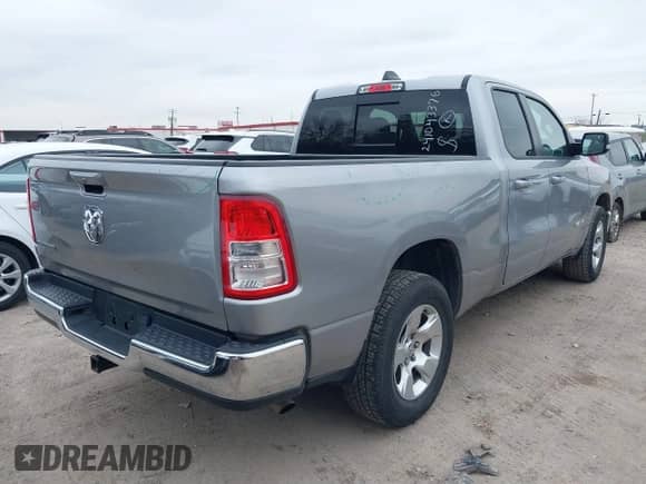 2022 Ram 1500 Big Horn z VIN 1C6RREBG3NN173629, wystawiony jako IAAI lot #40765434 z przebiegiem 57 662 mil mil oraz . Historia ofert i sprzedaży dostępna na DreamBid. Obrazek 4.