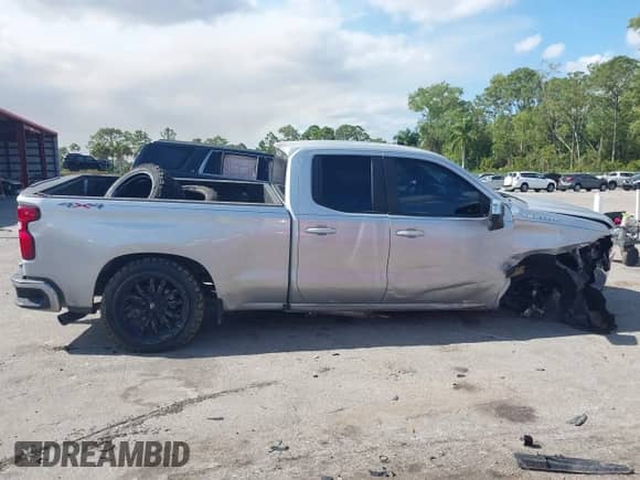 2020 Chevrolet Silverado 1500 LT with VIN 1GCRYDED5LZ240714, listed as a IAAI auction lot 41524778 with 130,782 mi miles and . Bid and sale history available at DreamBid. Image 12.