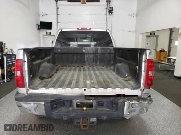 2011 Chevrolet Silverado 3500HD SRW LT z VIN 1GC4K0C83BF221444, wystawiony jako Copart lot #65460995 z przebiegiem 168 217 mil mil oraz Czysty tytuł • Clean title. Historia ofert i sprzedaży dostępna na DreamBid. Obrazek 6.