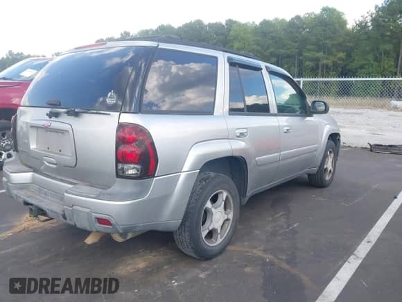 2005 Chevrolet TrailBlazer LT с VIN 1GNDS13S952311315, выставлен на аукционе IAAI как лот 43222668 с пробегом Не указан миль и . История ставок и продаж доступна на DreamBid. Изображение 4.