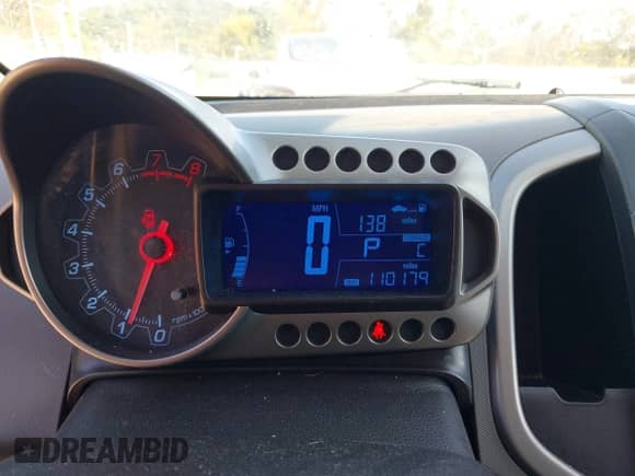 2013 Chevrolet Sonic LT с VIN 1G1JC5SH6D4213781, выставлен на аукционе IAAI как лот 43241459 с пробегом 110 179 миль миль и . История ставок и продаж доступна на DreamBid. Изображение 7.