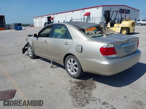 2005 Toyota Camry LE with VIN 4T1BE30K05U533328, listed as a IAAI auction lot 42608228 with Not provided miles and . Bid and sale history available at DreamBid. Image 3.