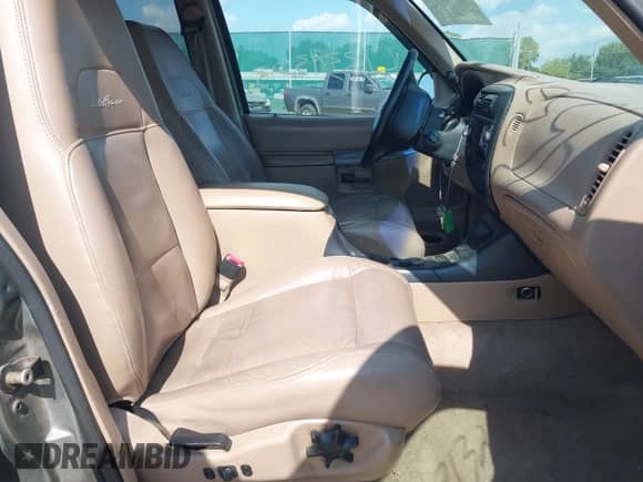1999 Ford Explorer XLT с VIN 1FMZU34E8XZB52306, выставлен на аукционе IAAI как лот 43321323 с пробегом 273 320 миль миль и . История ставок и продаж доступна на DreamBid. Изображение 5.