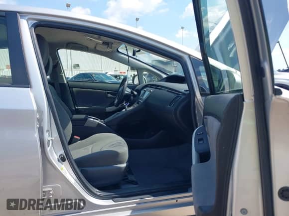 2015 Toyota Prius Three z VIN JTDKN3DU1F1924457, wystawiony jako IAAI lot #42927648 z przebiegiem 101 372 mil mil oraz . Historia ofert i sprzedaży dostępna na DreamBid. Obrazek 5.