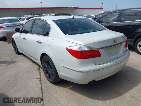 2011 Hyundai Genesis z VIN KMHGC4DF2BU141591, wystawiony jako IAAI lot #42666342 z przebiegiem Nie podano mil oraz . Historia ofert i sprzedaży dostępna na DreamBid. Obrazek 3.