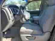 2007 Toyota Tundra SR5 z VIN 5TFCV54137X002017, wystawiony jako Copart lot #71721585 z przebiegiem 217 296 mil mil oraz Szkoda całkowita • Salvage title. Historia ofert i sprzedaży dostępna na DreamBid. Obrazek 7.