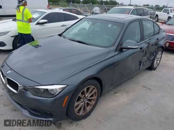 2016 BMW 3 Series 320i xDrive с VIN WBA8A3C53GK551754, выставлен на аукционе IAAI как лот 42399516 с пробегом 135 571 миль миль и . История ставок и продаж доступна на DreamBid. Изображение 17.