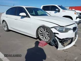 2015 BMW 3 Series 320i xDrive с VIN WBA3C3C55FK202033, выставлен на аукционе IAAI как лот 41763644 с пробегом 90 816 миль миль и . История ставок и продаж доступна на DreamBid. Изображение 1.