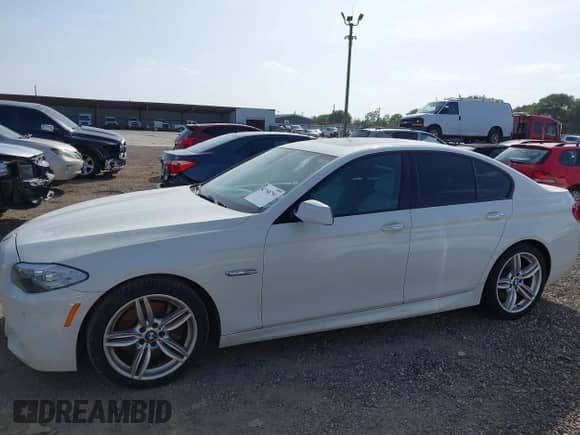 2012 BMW 5 Series 550i z VIN WBAFR9C50CDV58954, wystawiony jako IAAI lot #42768791 z przebiegiem 125 295 mil mil oraz . Historia ofert i sprzedaży dostępna na DreamBid. Obrazek 14.