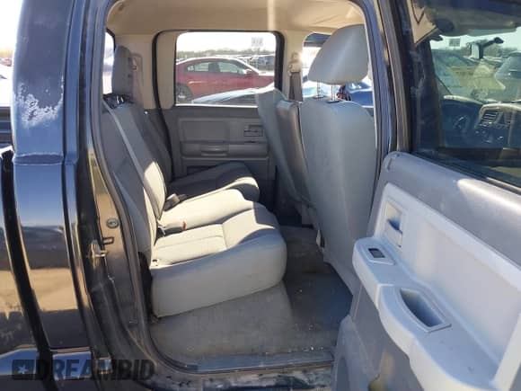 2005 Dodge Dakota SLT z VIN 1D7HE48N15S271078, wystawiony jako IAAI lot #41666707 z przebiegiem 164 180 mil mil oraz . Historia ofert i sprzedaży dostępna na DreamBid. Obrazek 8.