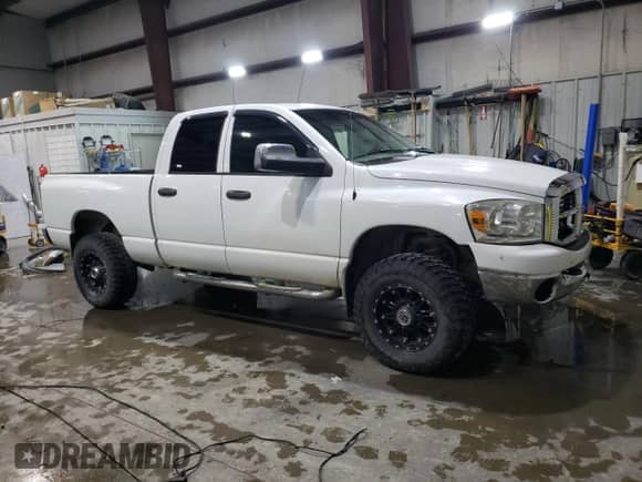 2006 Dodge 2500 SLT z VIN 3D7KS28D76G273064, wystawiony jako Copart lot #47442085 z przebiegiem 131 450 mil mil oraz Szkoda całkowita • Salvage title. Historia ofert i sprzedaży dostępna na DreamBid. Obrazek 4.
