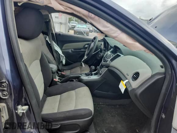 2014 Chevrolet Cruze LS с VIN 1G1PB5SH1E7279250, выставлен на аукционе Copart как лот 68372345 с пробегом 136 411 миль миль и Списание • Salvage title. История ставок и продаж доступна на DreamBid. Изображение 7.