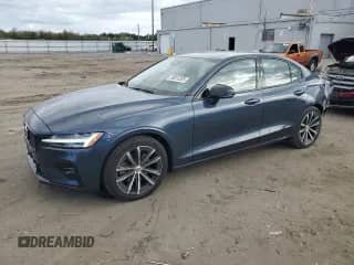 2022 Volvo S60 Momentum with VIN 7JRL12FZ1NG189236, listed as a Copart auction lot 85813325 with 39,472 mi miles and Salvage title. Bid and sale history available at DreamBid. Image 1.
