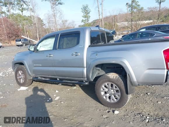 2017 Toyota Tacoma SR5 with VIN 5TFAZ5CNXHX024596, listed as a IAAI auction lot 41105049 with 186,796 mi miles and . Bid and sale history available at DreamBid. Image 14.