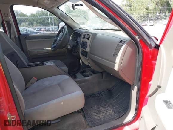 2005 Dodge Dakota SLT with VIN 1D7HW48N55S104123, listed as a IAAI auction lot 42828730 with 141,913 mi miles and . Bid and sale history available at DreamBid. Image 5.