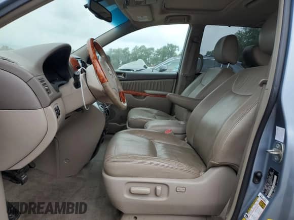 2010 Toyota Sienna XLE с VIN 5TDDK4CC7AS028689, выставлен на аукционе Copart как лот 67432025 с пробегом 136 915 миль миль и Списание • Salvage title. История ставок и продаж доступна на DreamBid. Изображение 7.