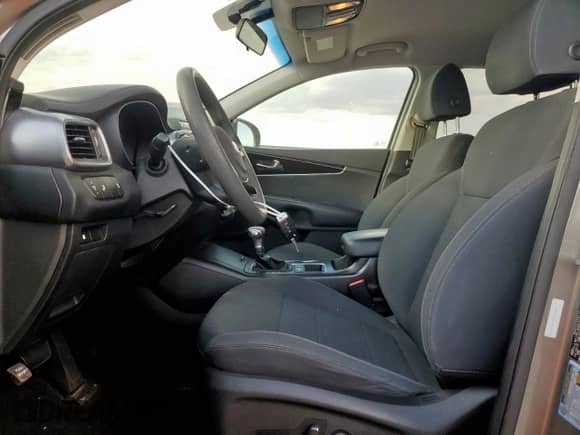 2019 Kia Sorento LX with VIN 5XYPG4A50KG496720, listed as a Copart auction lot 82379135 with 76,476 mi miles and Salvage title. Bid and sale history available at DreamBid. Image 7.