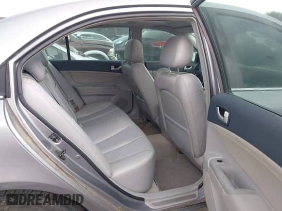 2007 Hyundai Sonata SE z VIN 5NPEU46F17H216160, wystawiony jako IAAI lot #42984765 z przebiegiem 117 304 mil mil oraz . Historia ofert i sprzedaży dostępna na DreamBid. Obrazek 8.