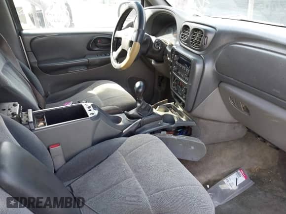 2002 Chevrolet TrailBlazer LS с VIN 1GNDS13S722144562, выставлен на аукционе IAAI как лот 41886571 с пробегом Не указан миль и . История ставок и продаж доступна на DreamBid. Изображение 5.