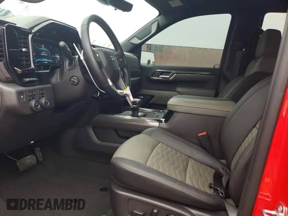 2024 Chevrolet Silverado 1500 ZR2 z VIN 3GCUDHE8XRG347203, wystawiony jako Copart lot #44372235 z przebiegiem 17 131 mil mil oraz Szkoda całkowita • Salvage title. Historia ofert i sprzedaży dostępna na DreamBid. Obrazek 7.