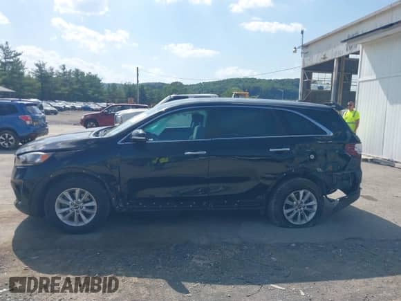 2019 Kia Sorento L with VIN 5XYPG4A34KG560479, listed as a IAAI auction lot 42571939 with 68,924 mi miles and . Bid and sale history available at DreamBid. Image 15.
