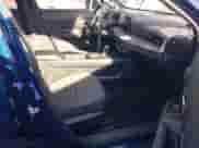 2025 Nissan Kicks SV z VIN 3N8AP6CA0SL374304, wystawiony jako IAAI lot #43236166 z przebiegiem 9 959 mil mil oraz . Historia ofert i sprzedaży dostępna na DreamBid. Obrazek 5.