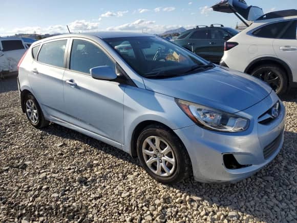 2013 Hyundai Accent GS z VIN KMHCT5AE1DU078986, wystawiony jako Copart lot #82392125 z przebiegiem 225 674 mil mil oraz Szkoda całkowita • Salvage title. Historia ofert i sprzedaży dostępna na DreamBid. Obrazek 4.