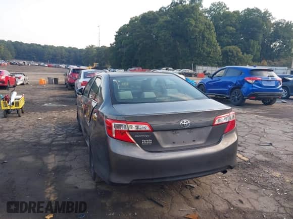 2014 Toyota Camry XLE with VIN 4T4BF1FK8ER359345, listed as a IAAI auction lot 43243044 with 225,932 mi miles and . Bid and sale history available at DreamBid. Image 3.