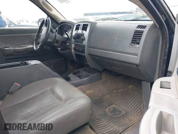 2005 Dodge Dakota with VIN 1D7HE52K05S157464, listed as a IAAI auction lot 41253448 with 325,703 mi miles and . Bid and sale history available at DreamBid. Image 5.