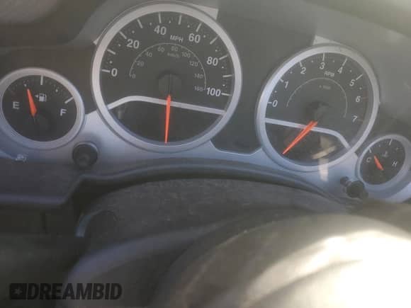 2008 Jeep Wrangler Unlimited Sahara с VIN 1J4GA59158L505380, выставлен на аукционе Copart как лот 84614445 с пробегом Не указан миль и Списание • Salvage title. История ставок и продаж доступна на DreamBid. Изображение 9.