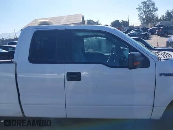 2014 Ford F-150 XL z VIN 1FTEX1CM7EKE91541, wystawiony jako IAAI lot #42625923 z przebiegiem 397 424 mil mil oraz . Historia ofert i sprzedaży dostępna na DreamBid. Obrazek 13.