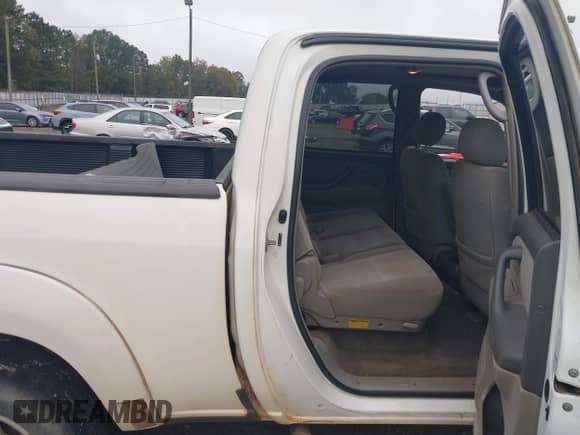 2006 Toyota Tundra SR5 with VIN 5TBDT441X6S549903, listed as a IAAI auction lot 43384170 with 303,388 mi miles and . Bid and sale history available at DreamBid. Image 8.