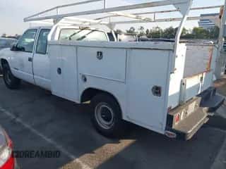 1998 Chevrolet Silverado 2500 z VIN 1GCGC29R9WE223331, wystawiony jako IAAI lot #41012711 z przebiegiem 139 387 mil mil oraz . Historia ofert i sprzedaży dostępna na DreamBid. Obrazek 3.