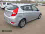 2016 Hyundai Accent SE z VIN KMHCT5AE8GU285850, wystawiony jako IAAI lot #43593469 z przebiegiem 150 838 mil mil oraz . Historia ofert i sprzedaży dostępna na DreamBid. Obrazek 4.