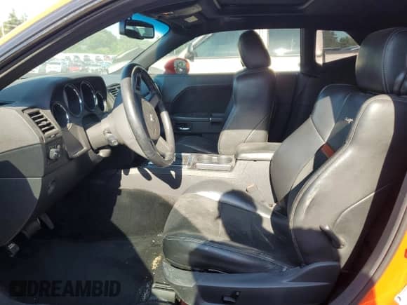 2008 Dodge Challenger SRT-8 z VIN 2B3LJ74W18H302133, wystawiony jako Copart lot #65542105 z przebiegiem 101 504 mil mil oraz Nie do naprawy • Non repairable. Historia ofert i sprzedaży dostępna na DreamBid. Obrazek 7.