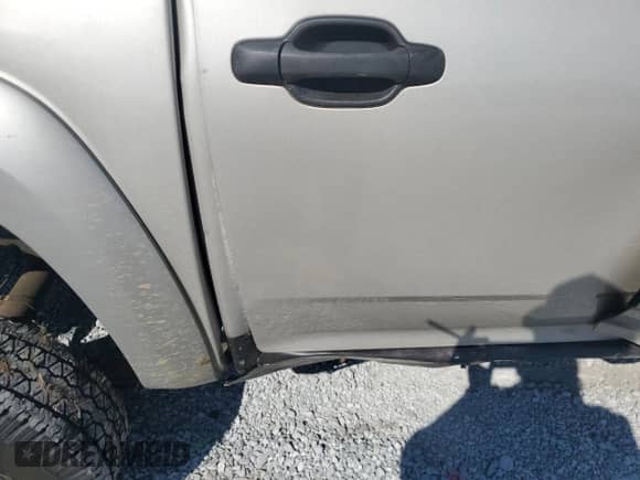 2004 Chevrolet Colorado 1SF LS Z71 z VIN 1GCDT136348211618, wystawiony jako Copart lot #70991105 z przebiegiem Nie podano mil oraz Szkoda całkowita • Salvage title. Historia ofert i sprzedaży dostępna na DreamBid. Obrazek 10.