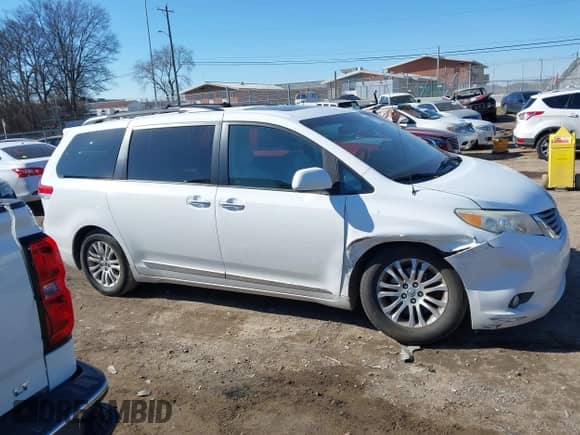 2013 Toyota Sienna XLE AAS with VIN 5TDYK3DC6DS372819, listed as a IAAI auction lot 41395777 with 181,526 mi miles and . Bid and sale history available at DreamBid. Image 13.